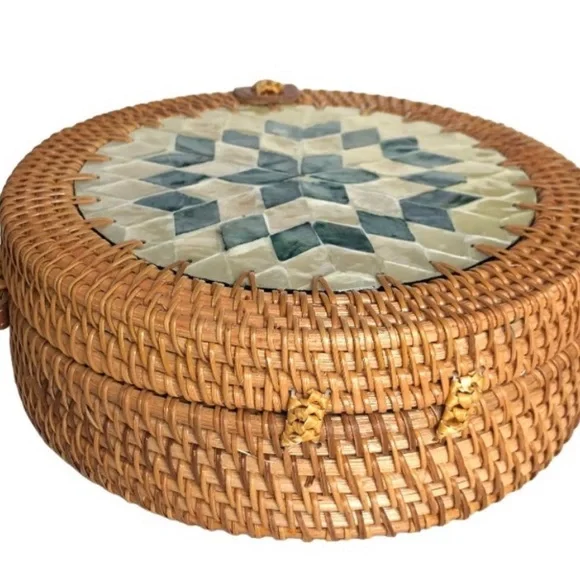 Handcrafted Shell Embellishment Rattan Leather Crossbody Bag Women’s - Picture 9 of 10